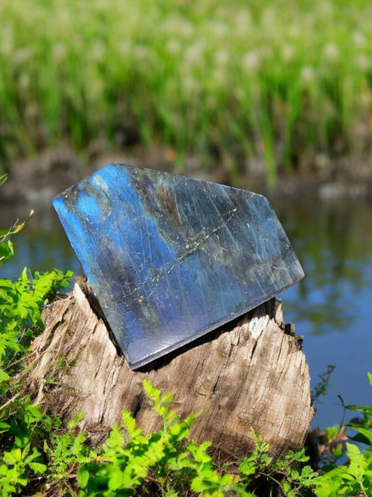 High Flash Labradorite Diamond Freeform